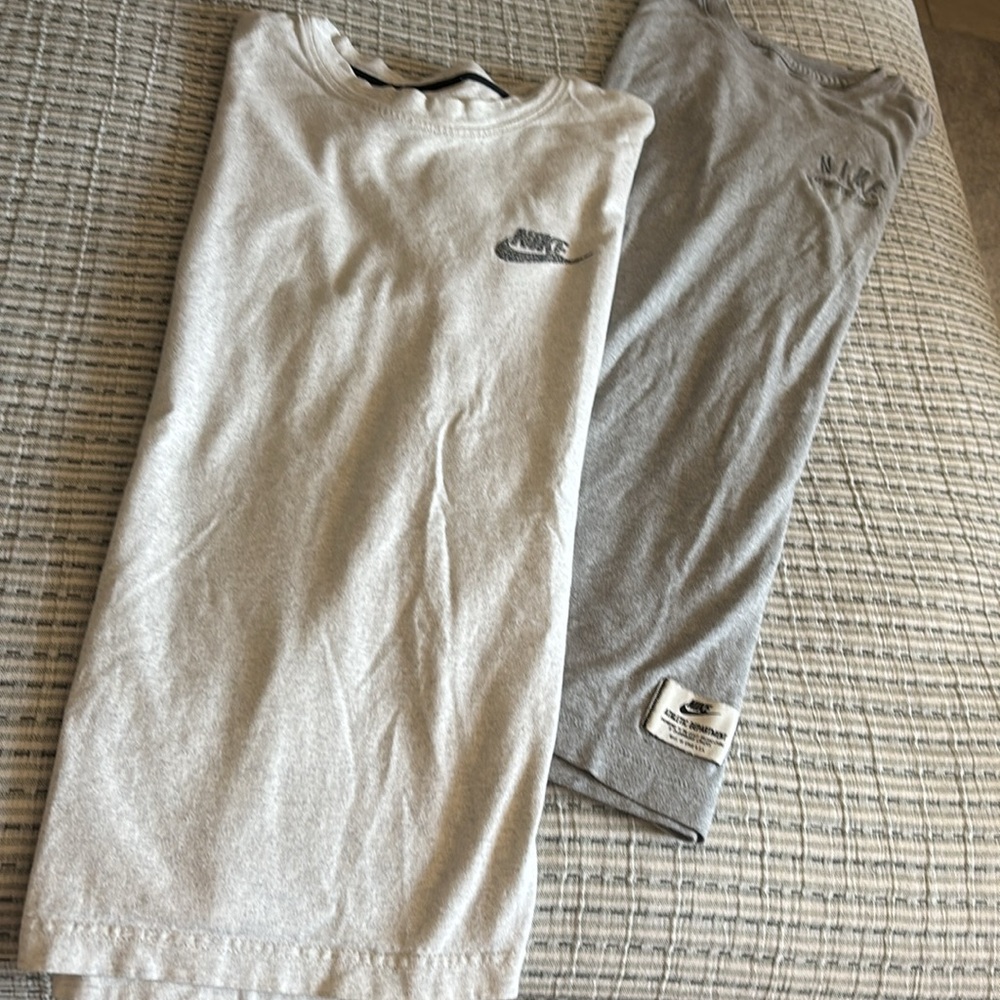 Lot of 2 - highest quality Nike Light and dark Gray T-Shirt Duo